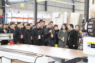 攜手共進，智啟未來——達斐麗全屋定制五億戰略投資回饋暨會員服務升級私享會圓滿落幕